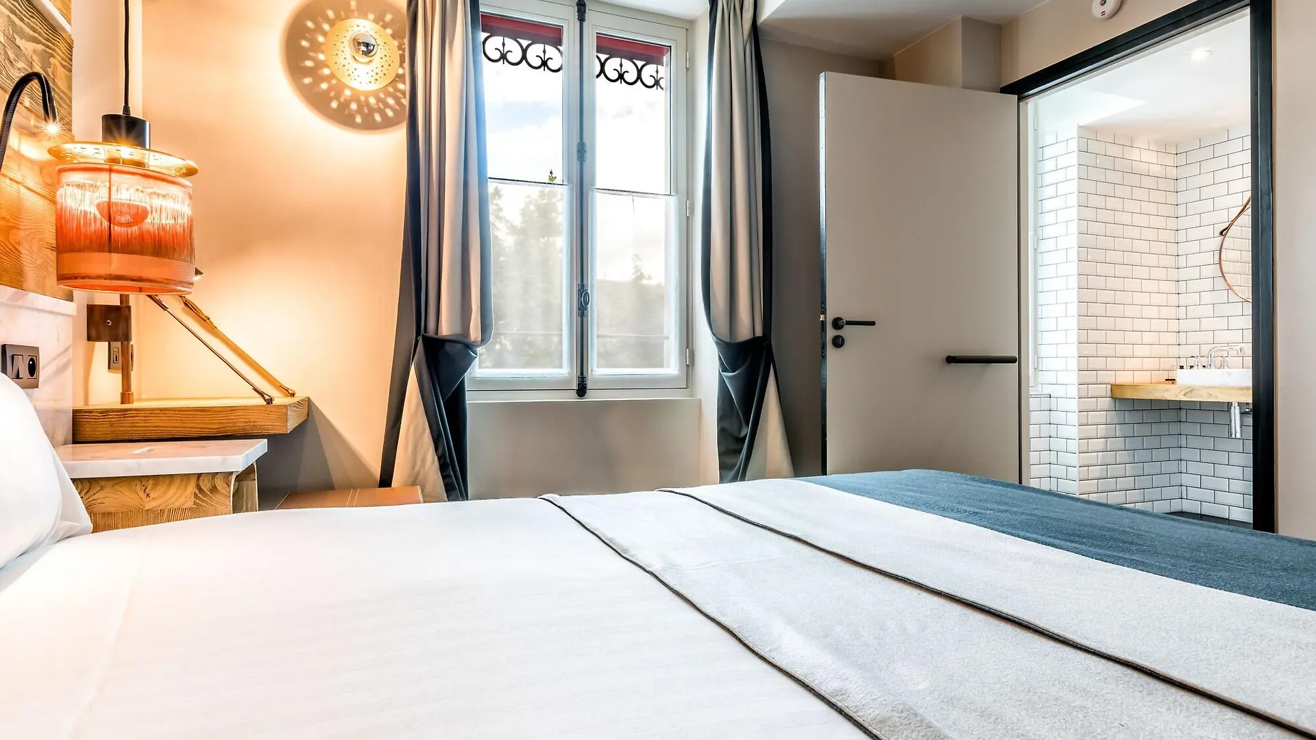Hotel Restaurant Au Boeuf Couronne Paris France